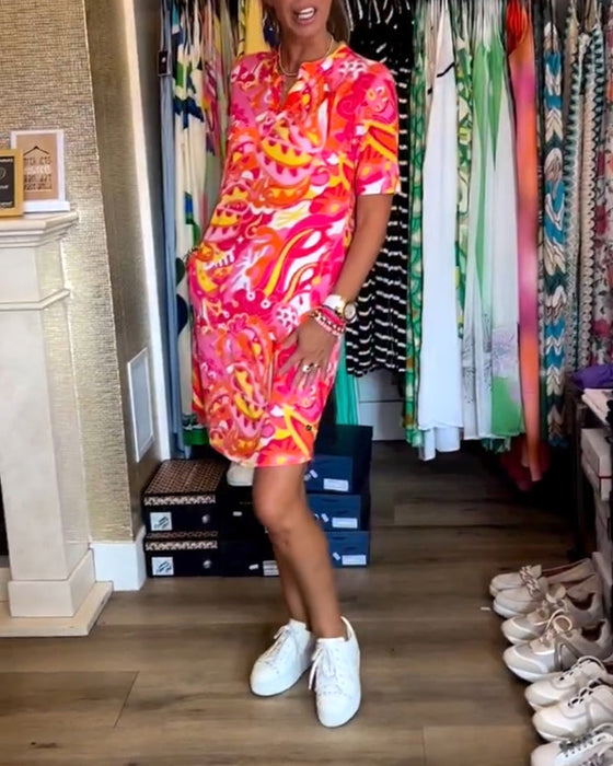 Sukienka z kieszeniami i nadrukiem z krótkim rękawkiem