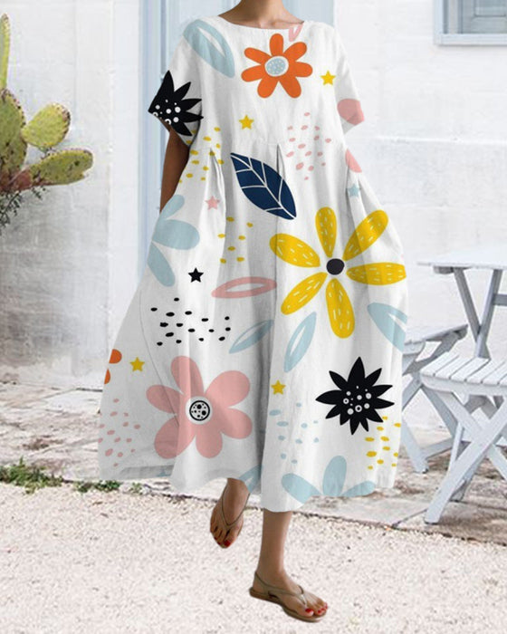 Luźna sukienka z krótkim rękawkiem i nadrukiem