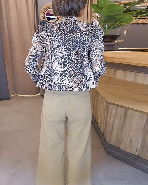 Kurtka z bufiastymi rękawami i nadrukiem w panterkę