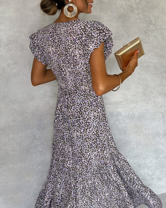 Elegancka sukienka z marszczonymi rękawami i rozcięciem