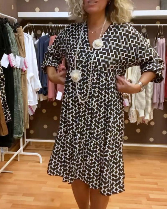 Sukienka na co dzień z geometrycznym nadrukiem i dekoltem w kształcie litery V