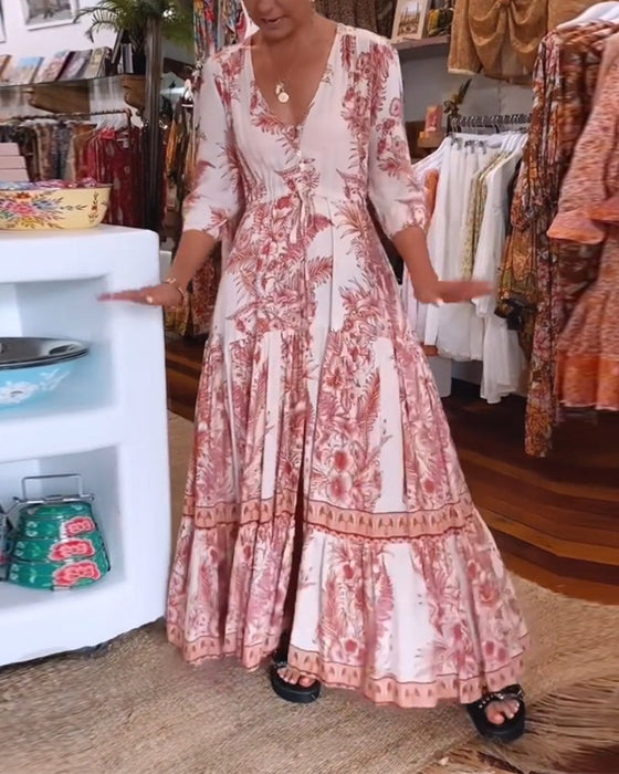 Sukienka z rękawami 3/4 i głębokim dekoltem w kształcie litery V