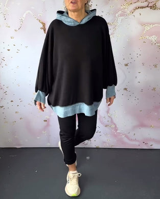 Swobodna bluza z kapturem w kontrastowym kolorze z rękawami typu latarnia