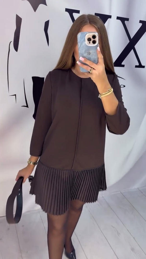 Sukienka Z Rękawem Trzy Czwarte Z Plisami W Stylu Akordeonowym