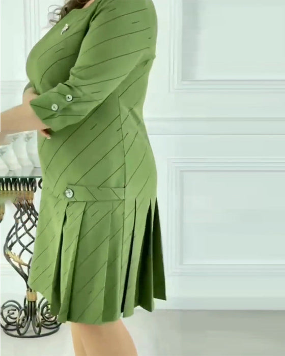 Elegancka sukienka z okrągłym dekoltem i nadrukiem