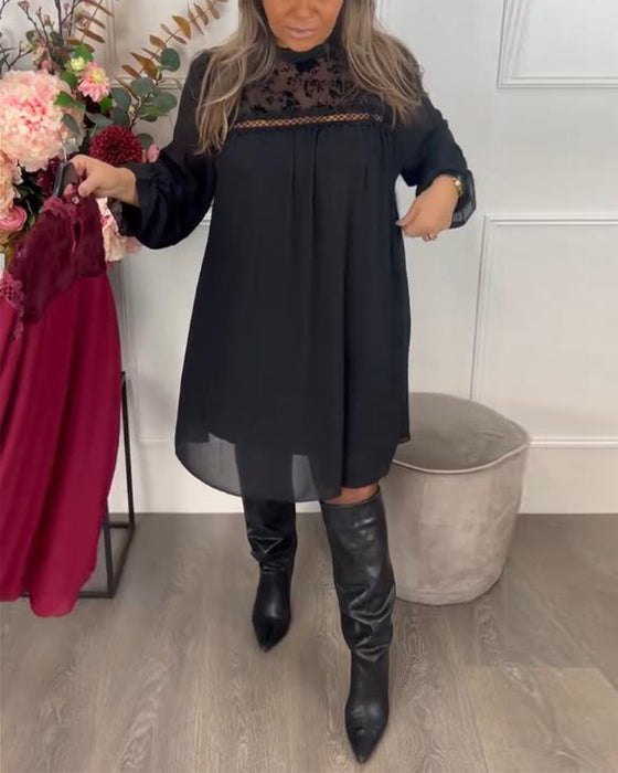 Suknia Z Detalem Wycięć Z Koronek, Projektem Rękawów Pufowanych I Elegancją Aury