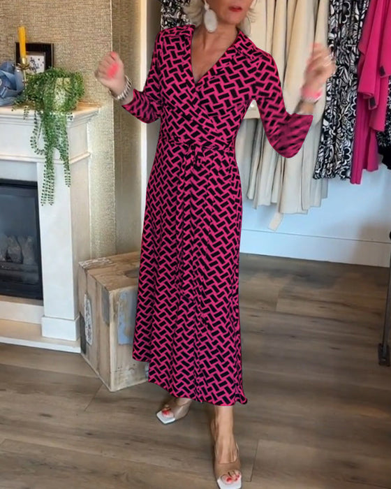 Sukienki z elementami wyszczuplającymi i nadrukami