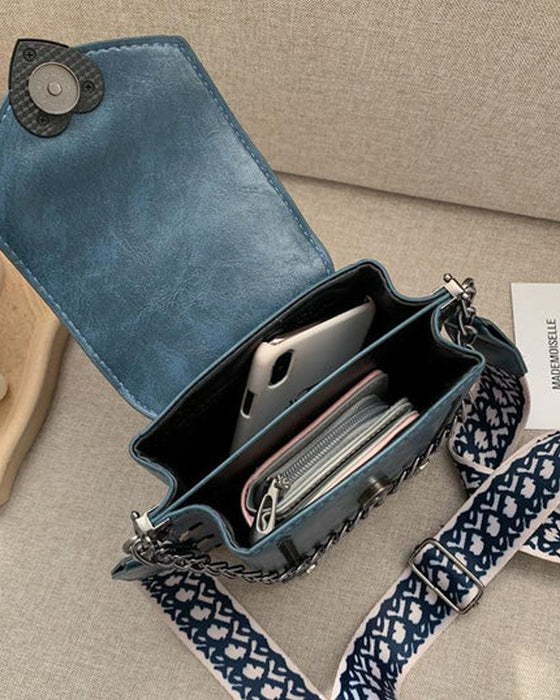 Damska torebka na łańcuszku