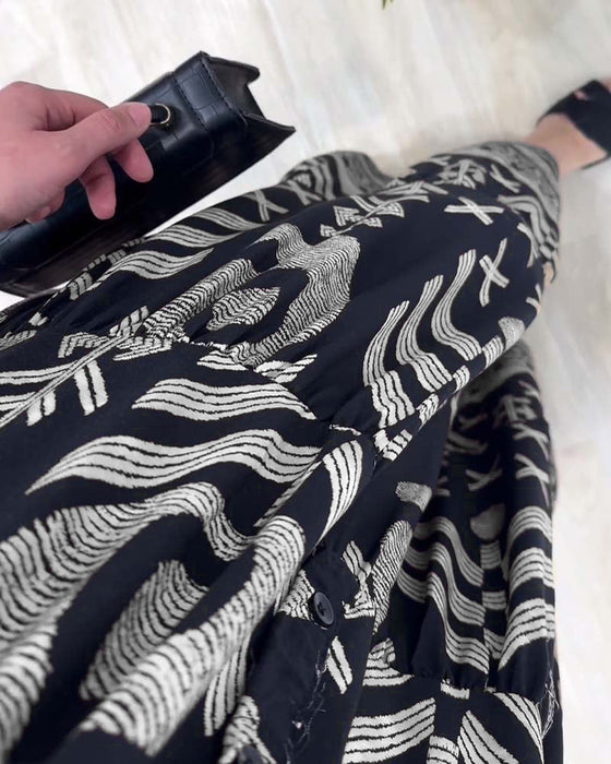 Sukienka z długimi rękawami i dekoltem w kształcie litery V