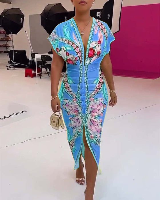 Sukienka z głębokim dekoltem w kształcie litery V i nadrukiem w talii