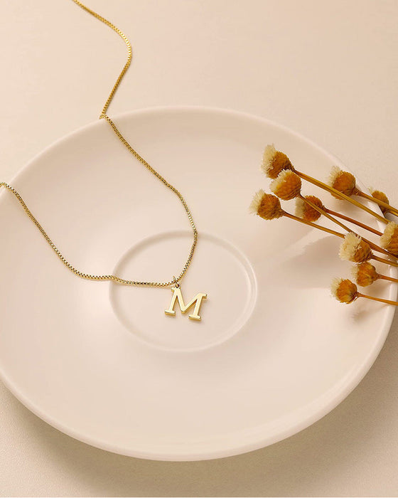 Modny i wykwintny naszyjnik z 26 angielskimi alfabetami