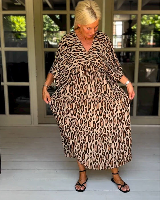 Sukienka w panterkę z dekoltem w serek