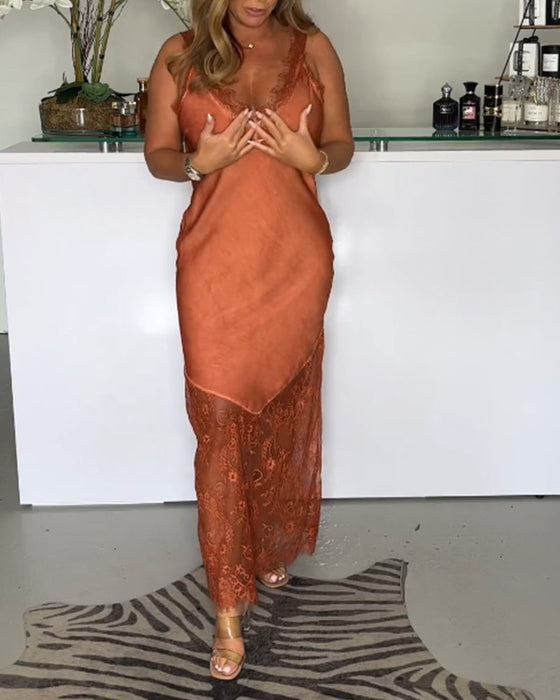 Koronkowa sukienka na szelkach w jednolitym kolorze