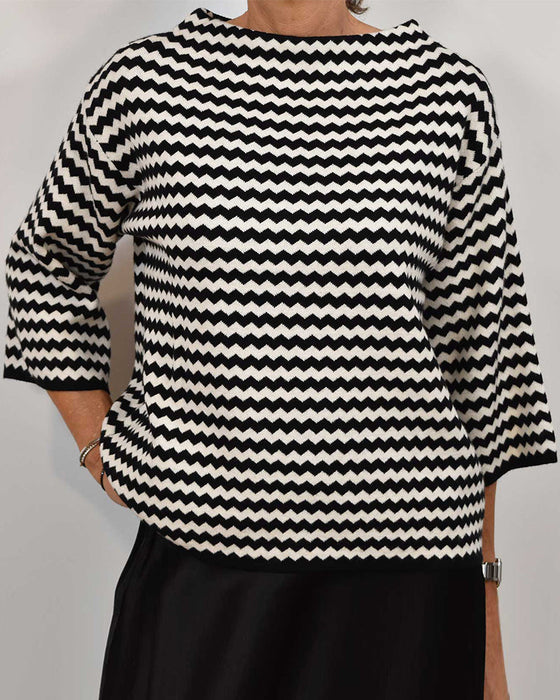 Bluzka z nadrukiem w falowane paski