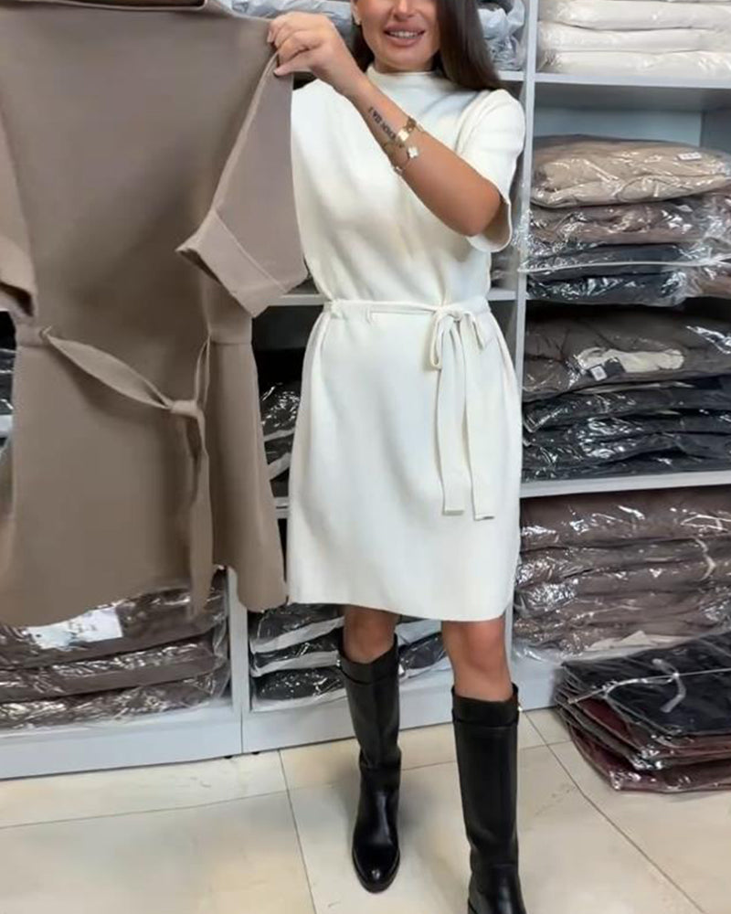 Sukienka Z Jednolitej Koloru, Tkaniny Włóczkowej, Szczegół Paska I Eleganckim Wibracją