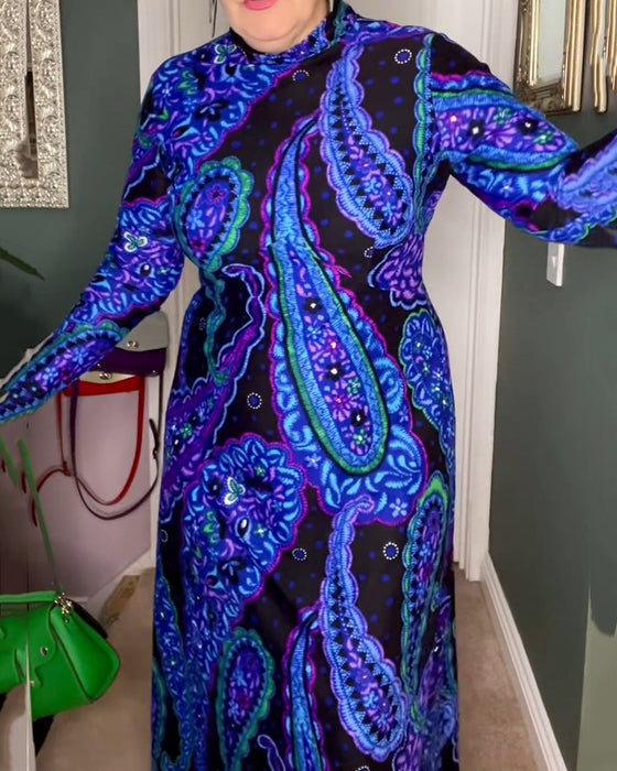 Elegancka sukienka we wzór paisley