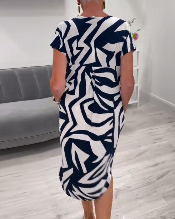 Sukienka z krótkim rękawem i dekoltem w kształcie litery V