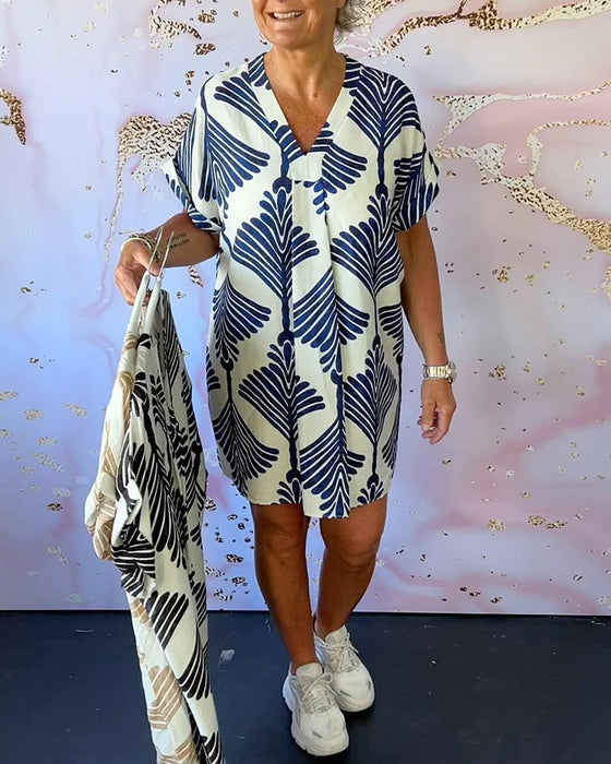 Sukienka z krótkim rękawem i dekoltem w kształcie litery V