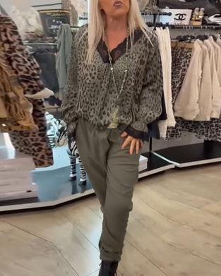 Jednokolorowe swobodne spodnie ze ściągaczem