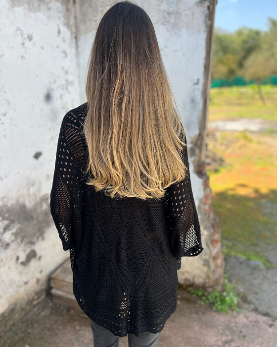 Elegancki płaszcz z designem w pleteniu dziurawym