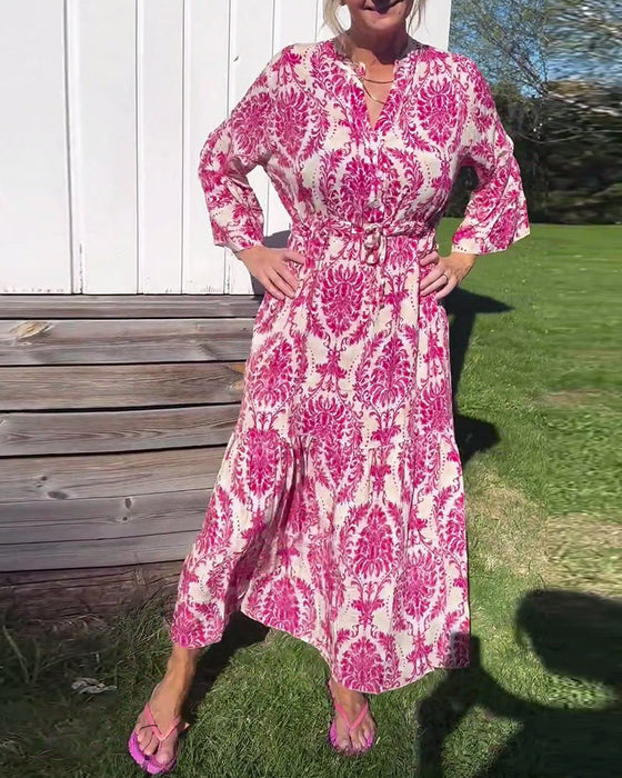 Sukienka z rękawami dzwonkowymi i sznurkiem z nadrukiem