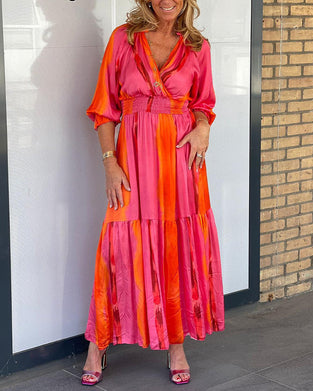 Sukienka z rękawem 3/4 i dekoltem w szpic