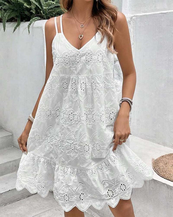 Sukienka na szelkach z podwójnym paskiem i jednolitym kolorem