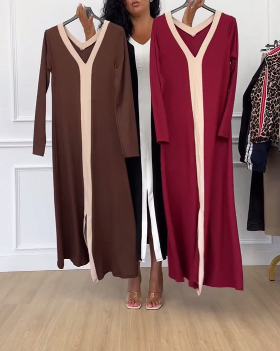 Kontrastowa sukienka z dekoltem w serek i eleganckim rozcięciem