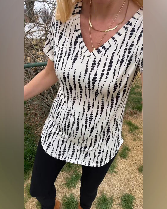 T-Shirt Z Nadrukiem Krótki Rękaw Dekolt W Serek