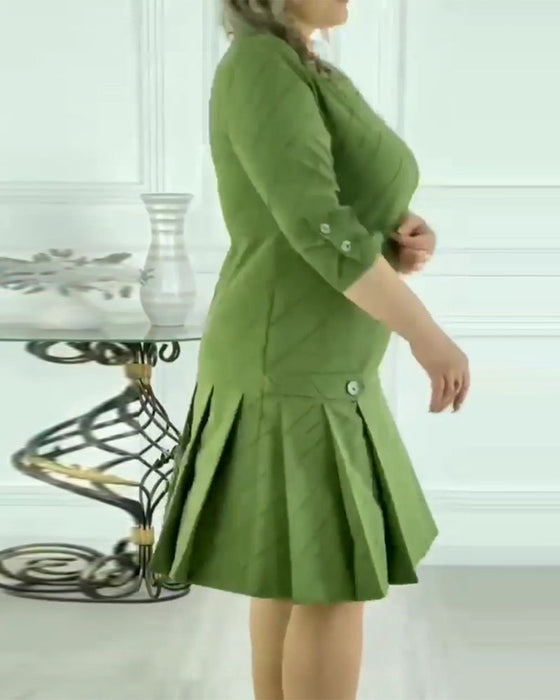 Elegancka sukienka z okrągłym dekoltem i nadrukiem