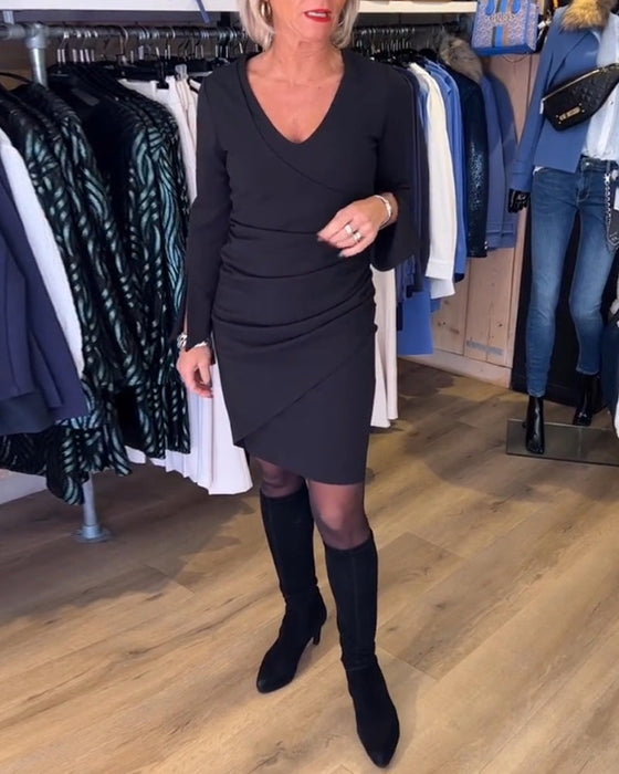 Sukienka z dekoltem w kształcie litery V i rozszerzanym rękawem