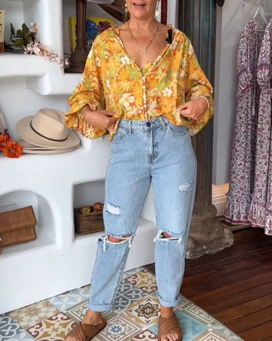 Bluzka z kwiatowym nadrukiem i dekoltem w kształcie litery V