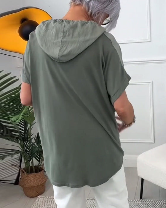 Luźna bluzka z krótkim rękawem i nadrukiem kwiatowym