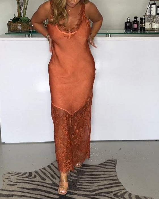 Koronkowa sukienka na szelkach w jednolitym kolorze