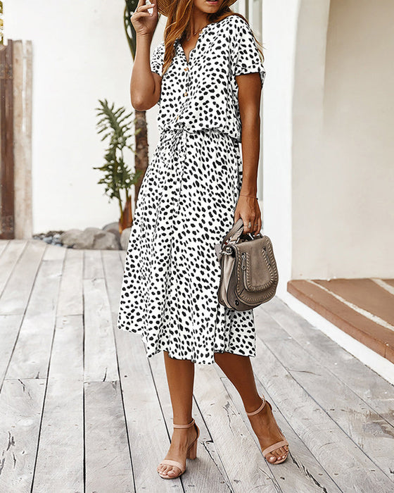 Sukienka z dekoltem V w kropki