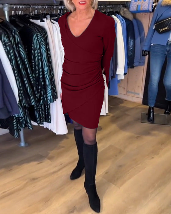 Sukienka z dekoltem w kształcie litery V i rozszerzanym rękawem