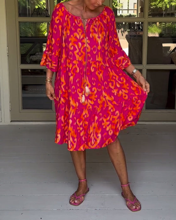 Sukienka z luźnym nadrukiem i rękawami dzwonkowymi