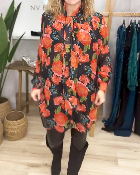 Bluzka z kwiatowym wzorem i luźnym krojem