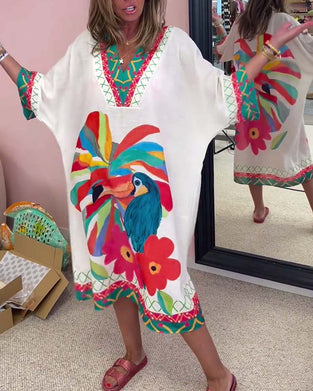 Sukienka z nadrukiem graffiti z dekoltem w szpic