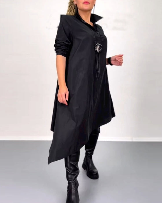 Sukienka o nieregularnym kroju w jednolitym kolorze