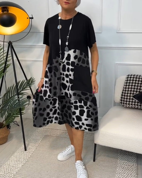 Sukienka z krótkim rękawem i okrągłym dekoltem