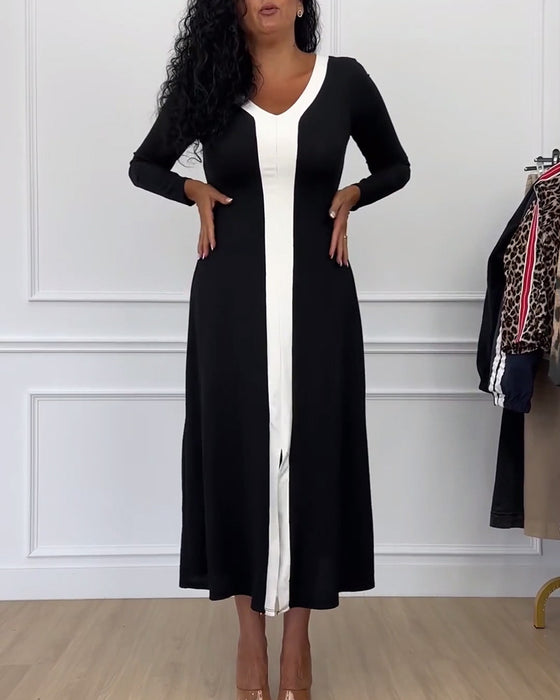 Kontrastowa sukienka z dekoltem w serek i eleganckim rozcięciem