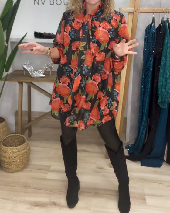 Bluzka z kwiatowym wzorem i luźnym krojem