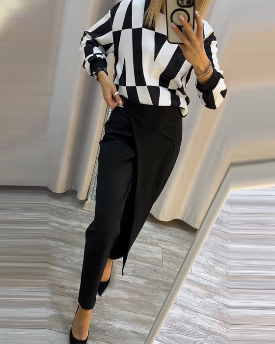 Bluza z okrągłym dekoltem i nadrukiem w kształcie litery V