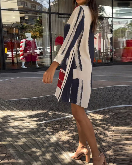 Sukienka z guzikami nadrukami i rozcięciami