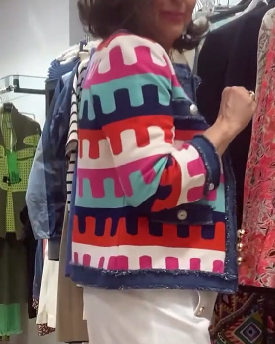 Kurtka z kolorowym nadrukiem i guzikami