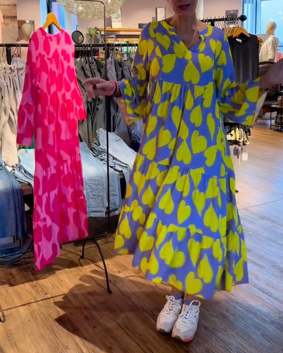 Sukienka z nadrukiem w kształcie serca z dekoltem w kształcie litery V