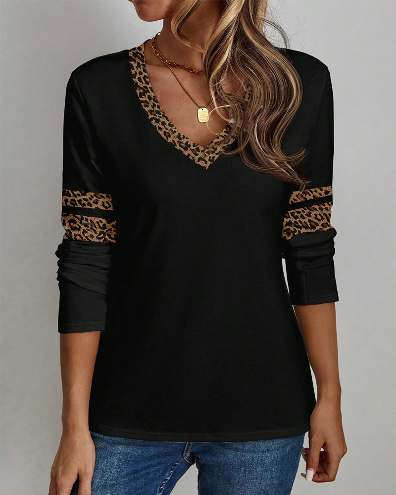 Top Z Projektem Dekoltu V, Wzorem Leopardym I Detalem Bloku Kolorów