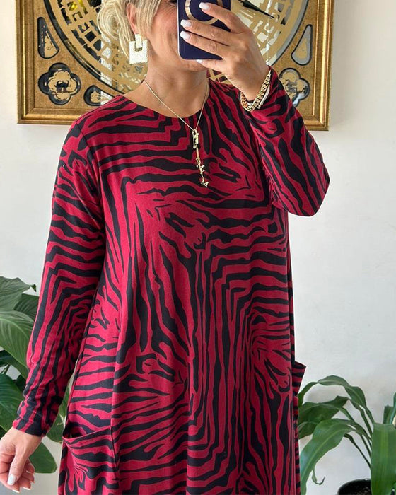 Modna luźna sukienka z nadrukiem i kieszenią