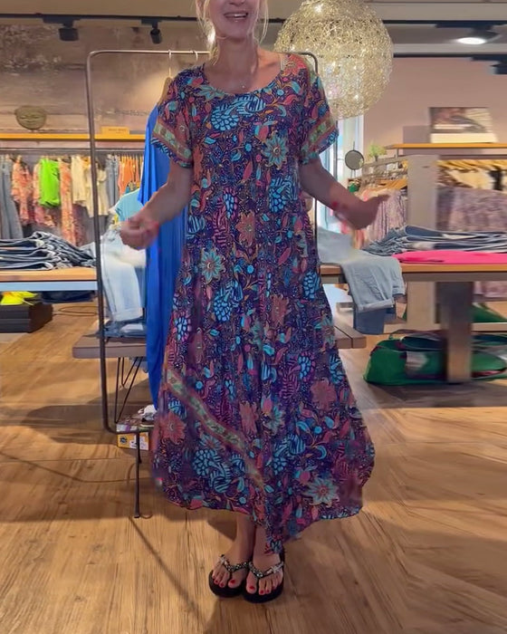 Długa sukienka z krótkim rękawem i okrągłym dekoltem z nadrukiem